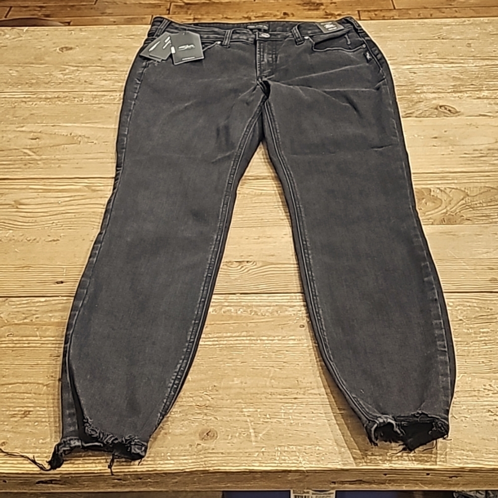 Womens Silver Suki Curvy Fit Mid rise skinny leg sz 33/29 Nwt (1e)